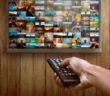 Amazon Channels - Fernbedinung wird auf TV gezeigt mit vielen kleinen Bilderkacheln