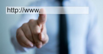 Mann mit eigener Domain