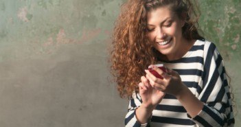 Frau mit Samsung Galaxy