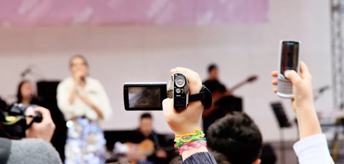 Der Nervfaktor von Kameras und Smartphones auf Konzerten steigt und steigt