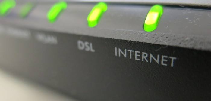 DSL Router mit leuchtenden Statuslampen