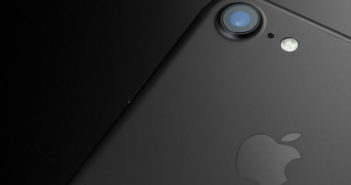 iPhone 8 – wann kommt es raus und welche neuen Funktionen sind integriert? schwarze iPhone Rückseite mit dem Apple Logo