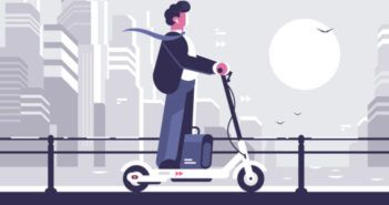 Mann auf E Roller ist am fahren