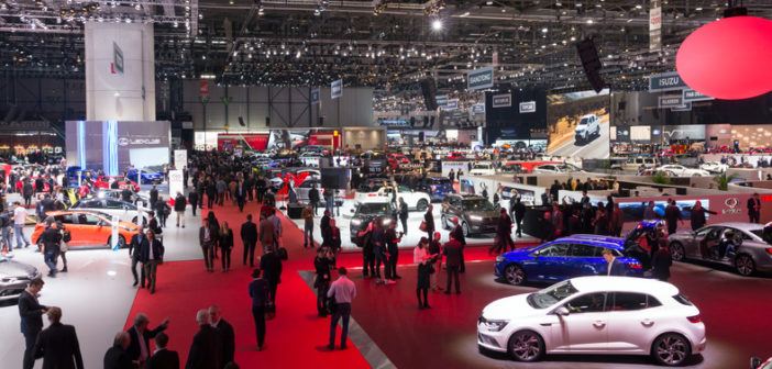 Innenansicht von Messe mit Ständen