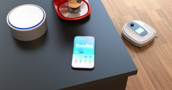 Smart-Home mit Alexa auf Tisch